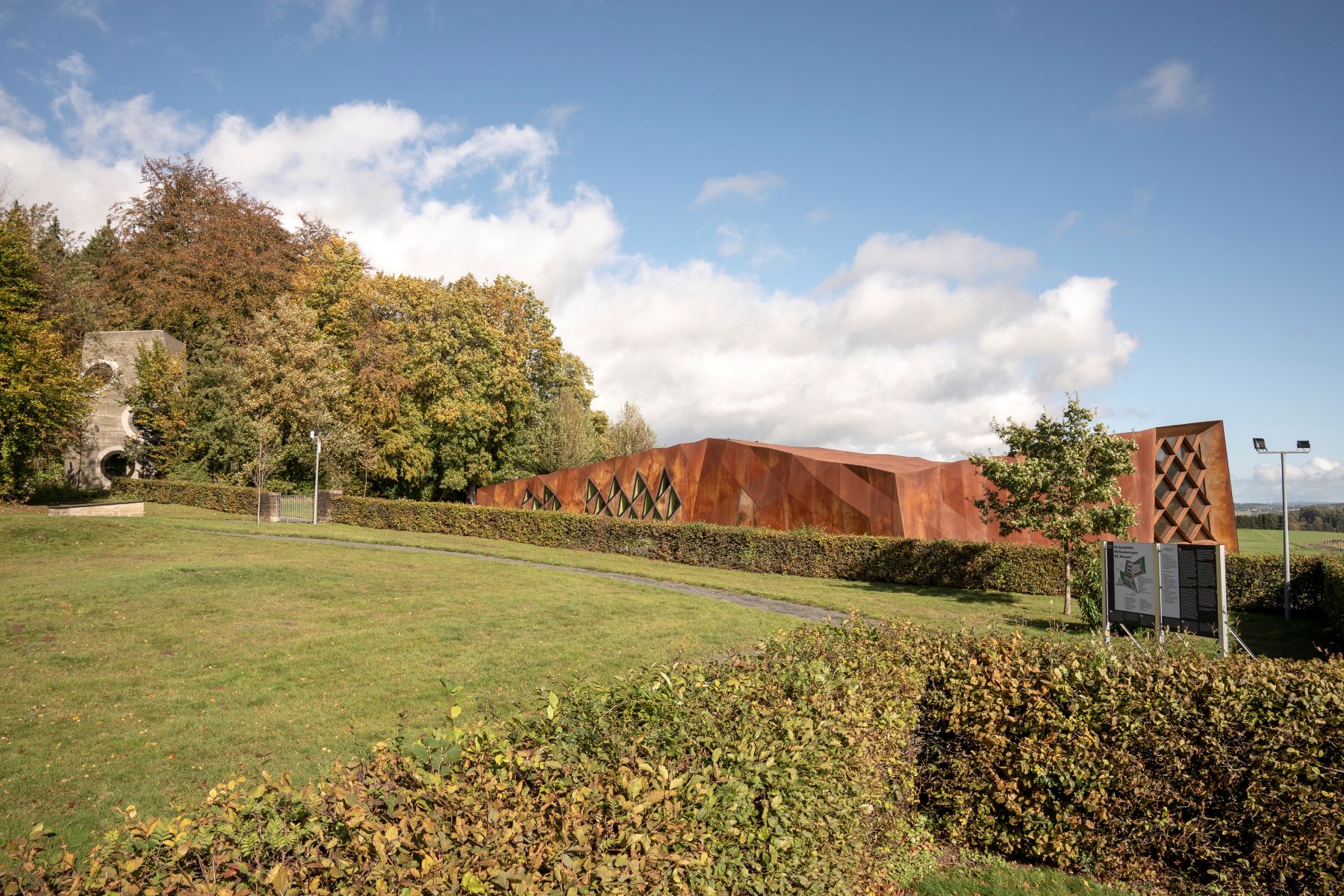 Erweiterung Gedenkstätte in Hinzert mit Leichtbeton Heidelberg